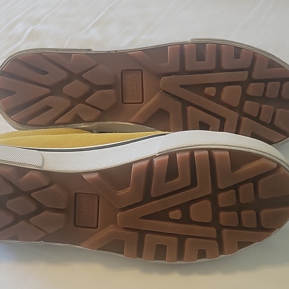 Vans Yellow Sneakers with White Laces and Rubber Toe Cap - Picture 4 of 6